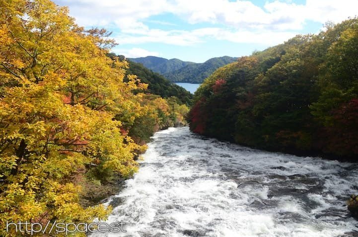 Ryuzu Waterfall autumn leaves beginning to turn, Nikko Japan