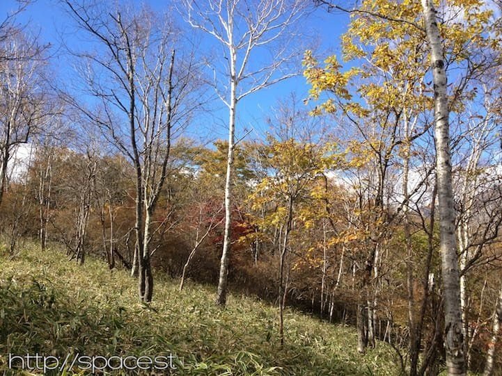rising terrain along the trail to Nyoho Mountain