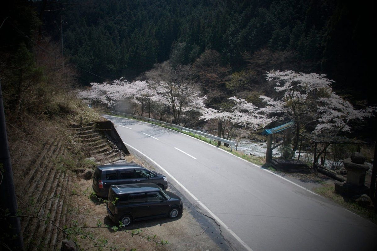 earth hostel parking