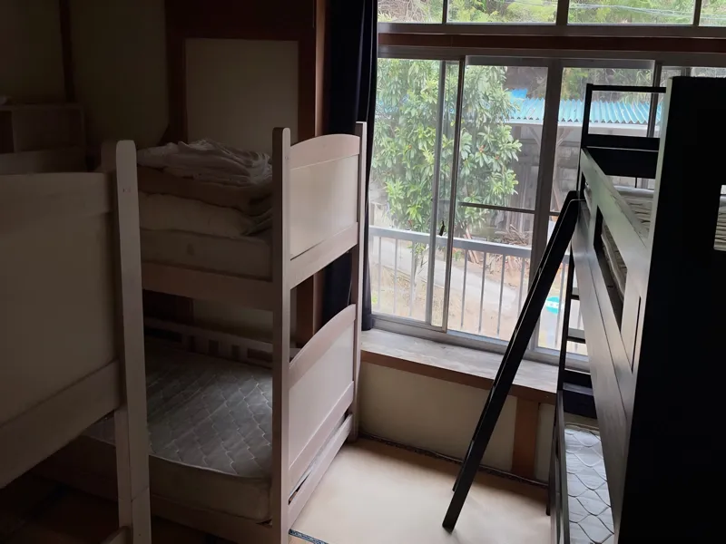 10 person shared dorm room