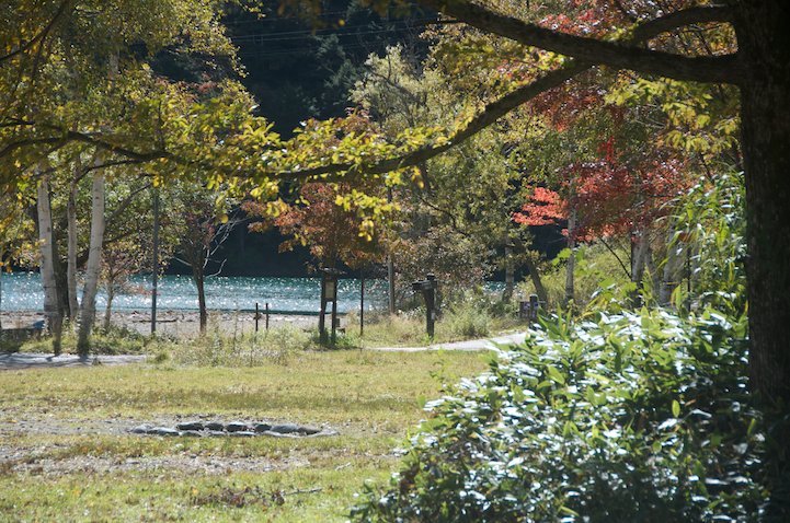 Lake Yu (yunoko) autumn foliage