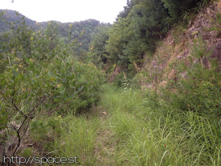 Sasamekura mountain trail