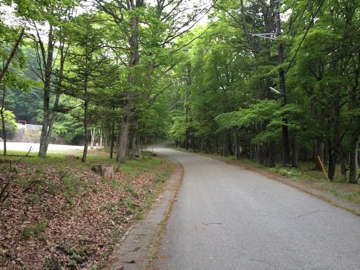 trail leads to road near Ryuzu waterfall