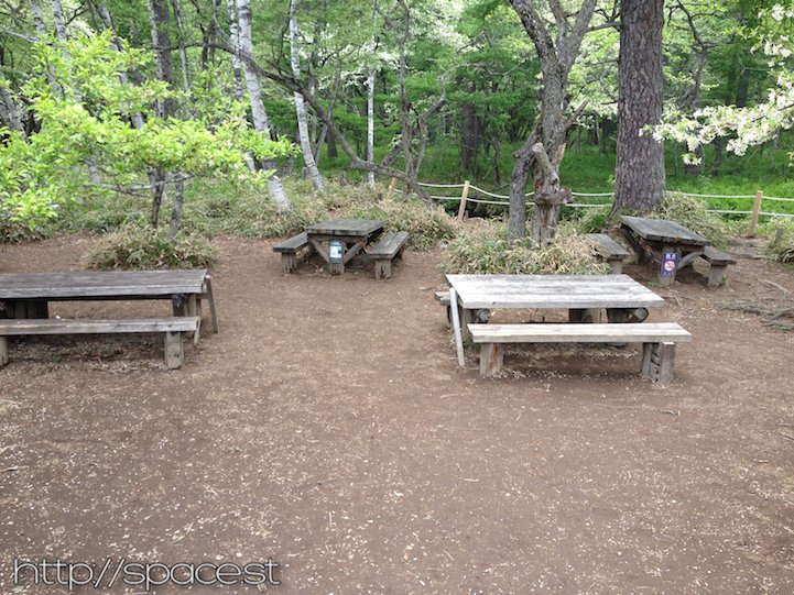 picnic tables Senjogahara